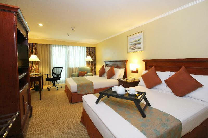 Oxford Suites Makati Makati City Exterior foto